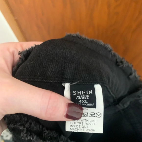 Shein Curve Distressed Denim Shorts - Picture 4 of 5